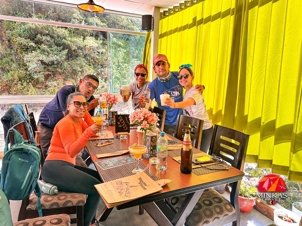 Machu Picchu Sacred Valley Rainbow Mountain 6 days Tour Package - Minkas Travel